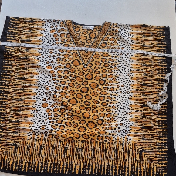 Leopard Print V-Neck Loungewear Top - Picture 5 of 6